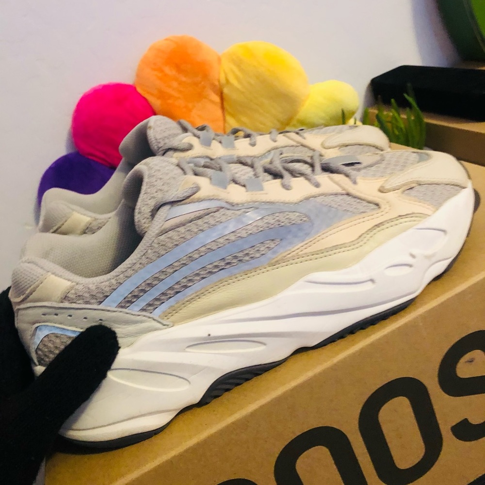 Yeezy 700 cream